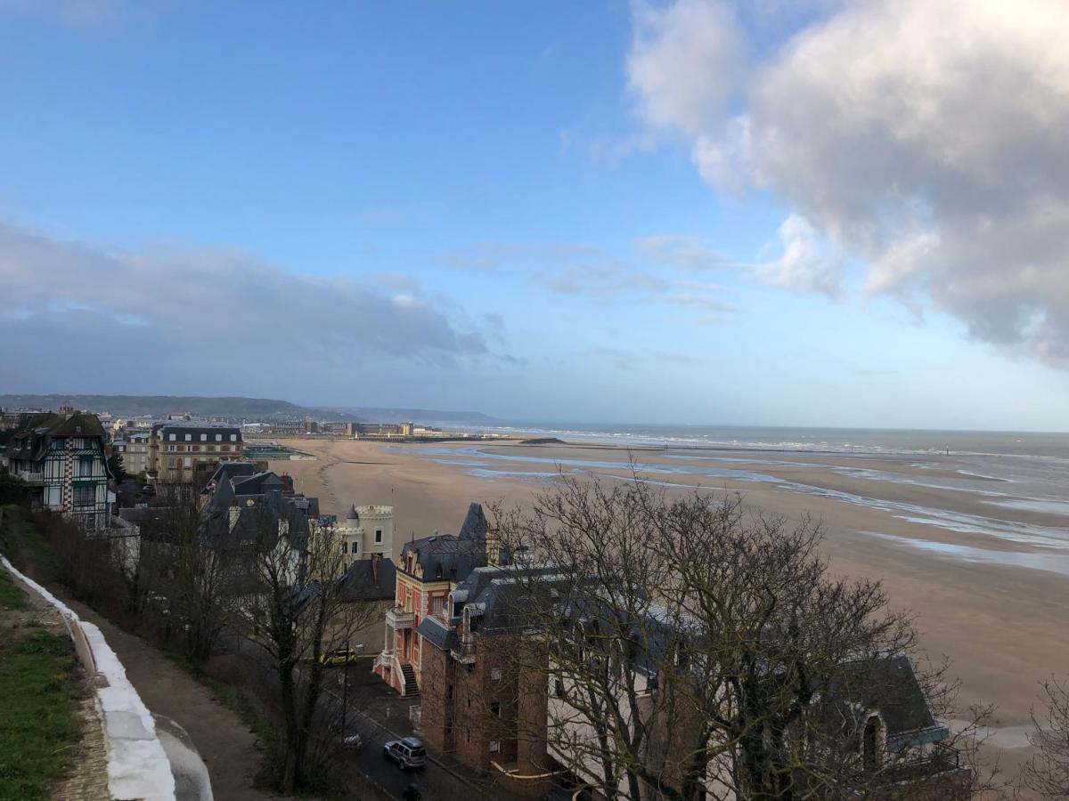 Face A La Mer Trouville-sur-Mer Bagian luar foto